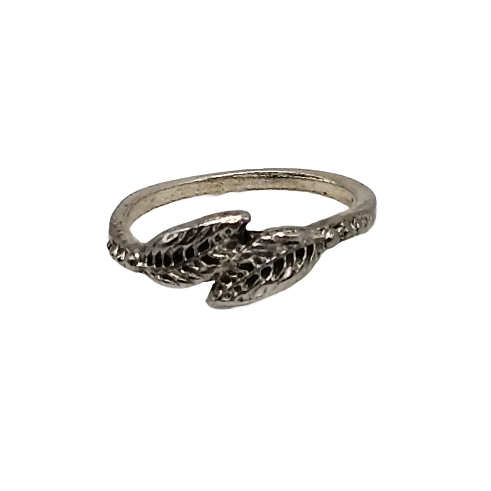 Silver-Toned Double Leaf Ring (Size 4.25)